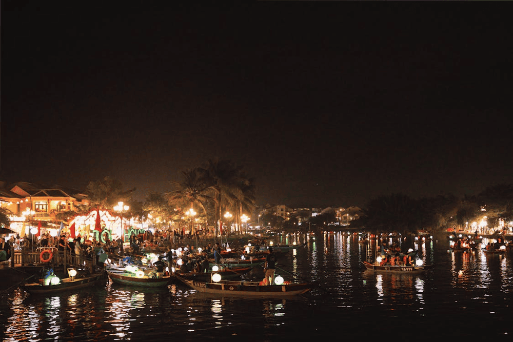 Hoi An boasts energetic night markets that draw in crowds every evening (Source: Pexels)